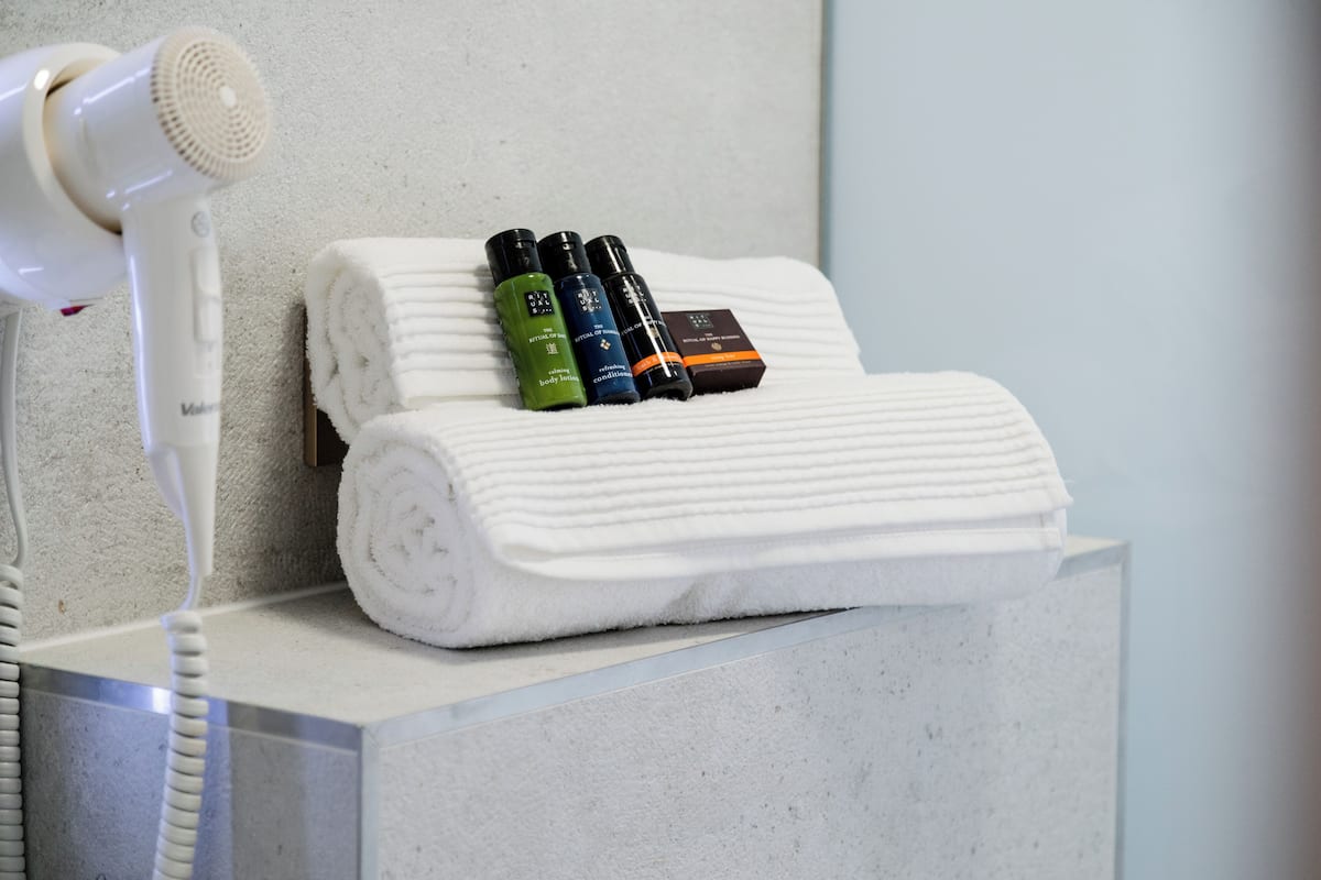 rainfall showerhead, eco-friendly toiletries, hair dryer, towels