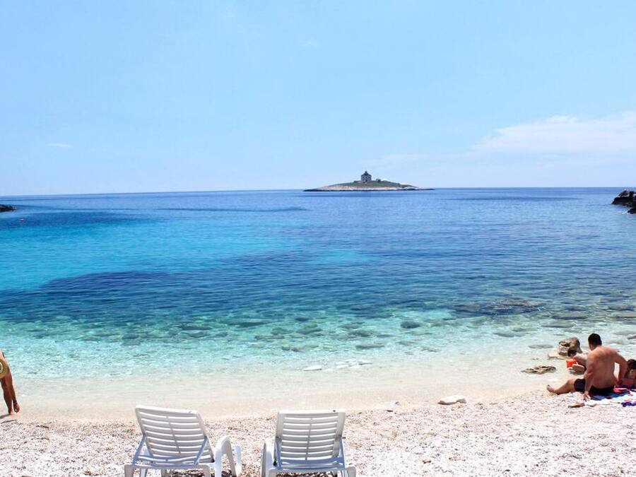 Pantai berhampiran, pasir putih, 2 bar pantai