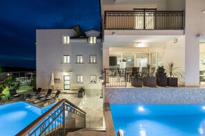 2 outdoor pools, open 9 AM to 9 PM, pool loungers - Hotel Teranea (Hvar)