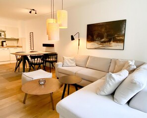 Sunset Appartement | Aire de séjour | Téléviseur à écran plat