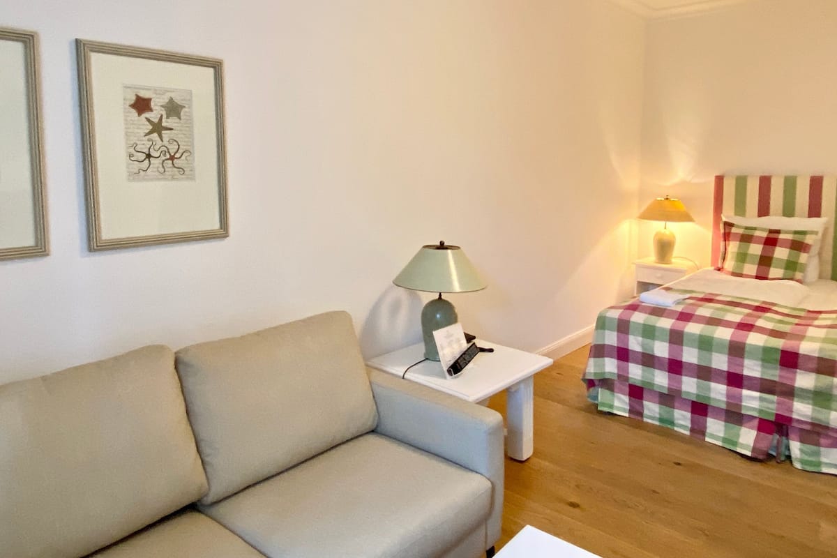 Studio, patio | 1 makuuhuone, tallelokero huoneessa, työpöytä, pimennysverhot