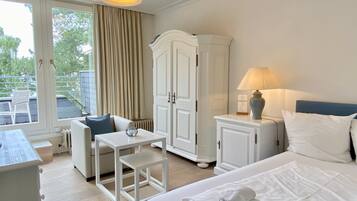 Quarto solteiro | 1 quarto, cofres nos quartos, escrivaninha, cortinas blackout