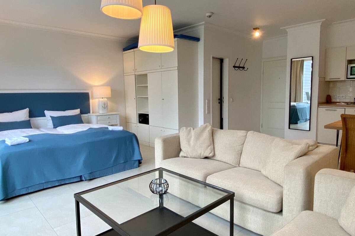 studio mit balkon | 1 bedroom, in-room safe, desk, blackout curtains