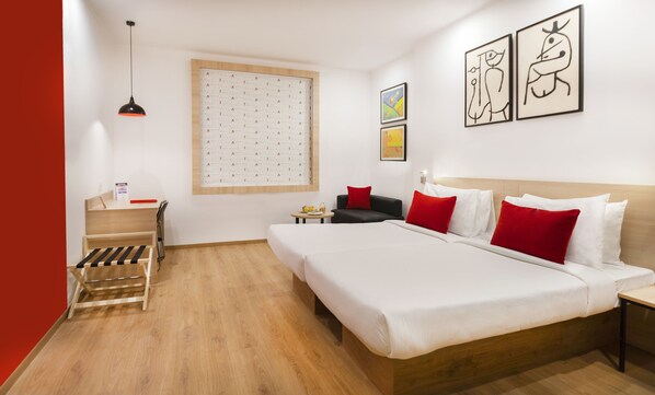 Business-Doppel- oder -Zweibettzimmer, 1 King-Bett, Nichtraucher | Allergikerbettwaren, Minibar, Zimmersafe, Schreibtisch