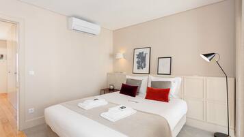 1 habitación, tabla de planchar con plancha, cunas y wifi gratis