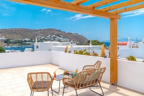 Suite – executive, 1 queensize-seng med sovesofa, ikke-røyk, sjøutsikt | Terrasse/patio