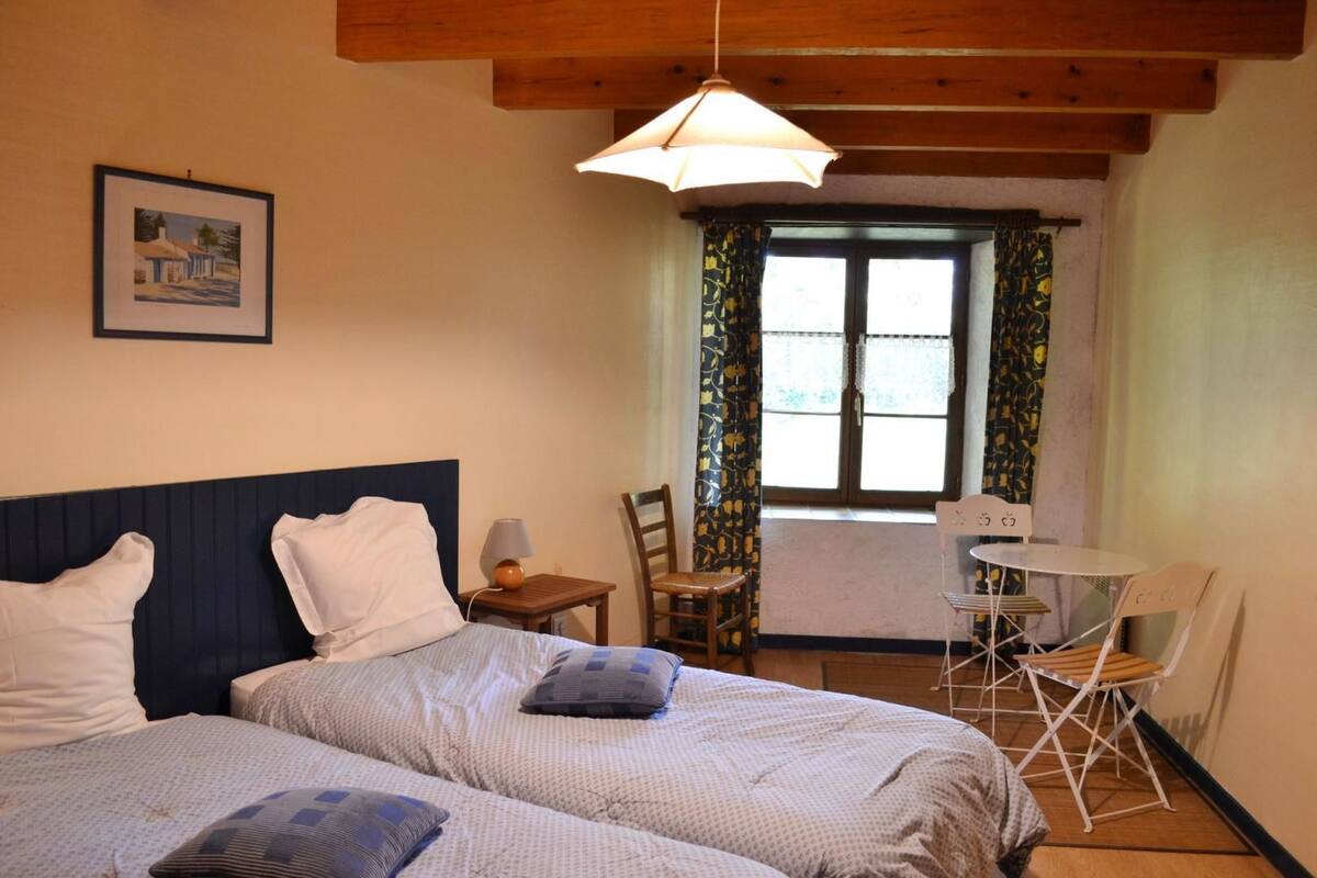 Zweibettzimmer, Gartenblick (Chambre Bouton D'or) | Individuell dekoriert, individuell eingerichtet, Bügeleisen/Bügelbrett