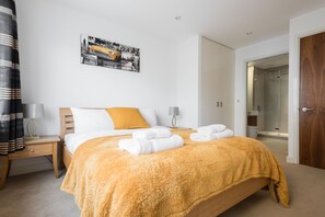 Departamento, 2 habitaciones, 2 baños, vista a la ciudad | 2 habitaciones, tabla de planchar con plancha y wifi gratis 