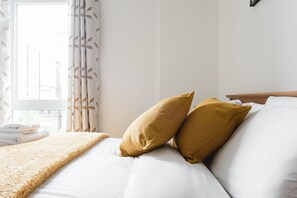 Departamento, 2 habitaciones, 2 baños, vista a la ciudad | 2 habitaciones, tabla de planchar con plancha y wifi gratis 