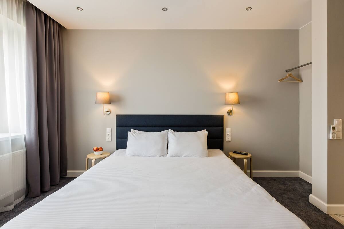 Deluxe Apartment, 1 King Bed, Kitchenette