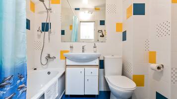 Economy-Apartment, 1 Queen-Bett, Kochnische | Badezimmer | Dusche, kostenlose Toilettenartikel, Haartrockner, Handtücher