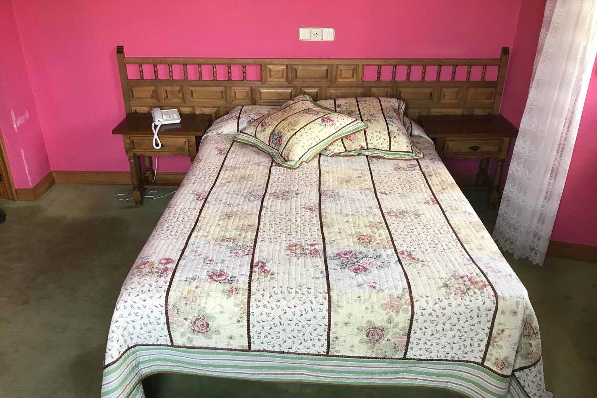 Rollaway beds, free WiFi