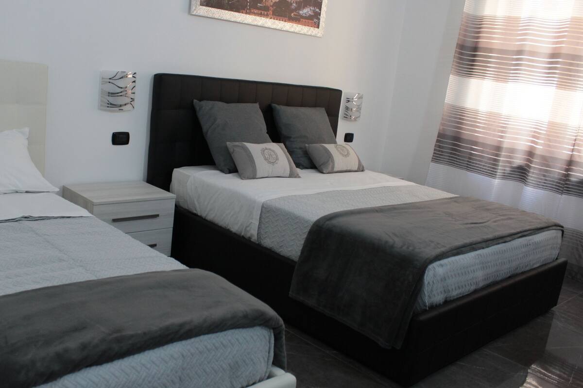 Comfort Triple Room | Minibar, desk, cribs (free), WiFi (free)