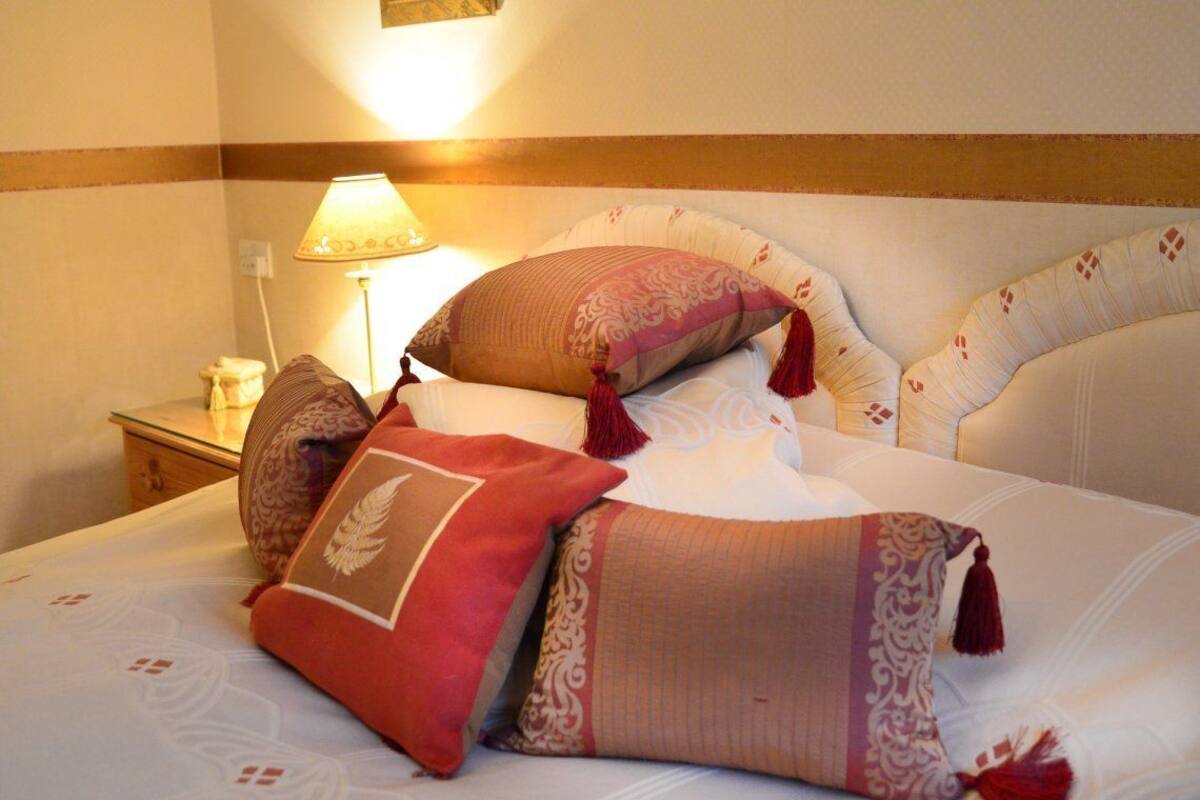 Habitación Deluxe doble (with Bath) | Tabla de planchar con plancha, wifi gratis, ropa de cama