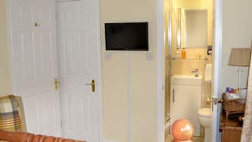 Standard Double Suite | Fer et planche Ă repasser, Wi-Fi gratuit, draps fournis