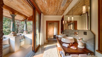 Panoramic Suite, Ocean View | Bathroom | Shower, rainfall showerhead, free toiletries, hair dryer