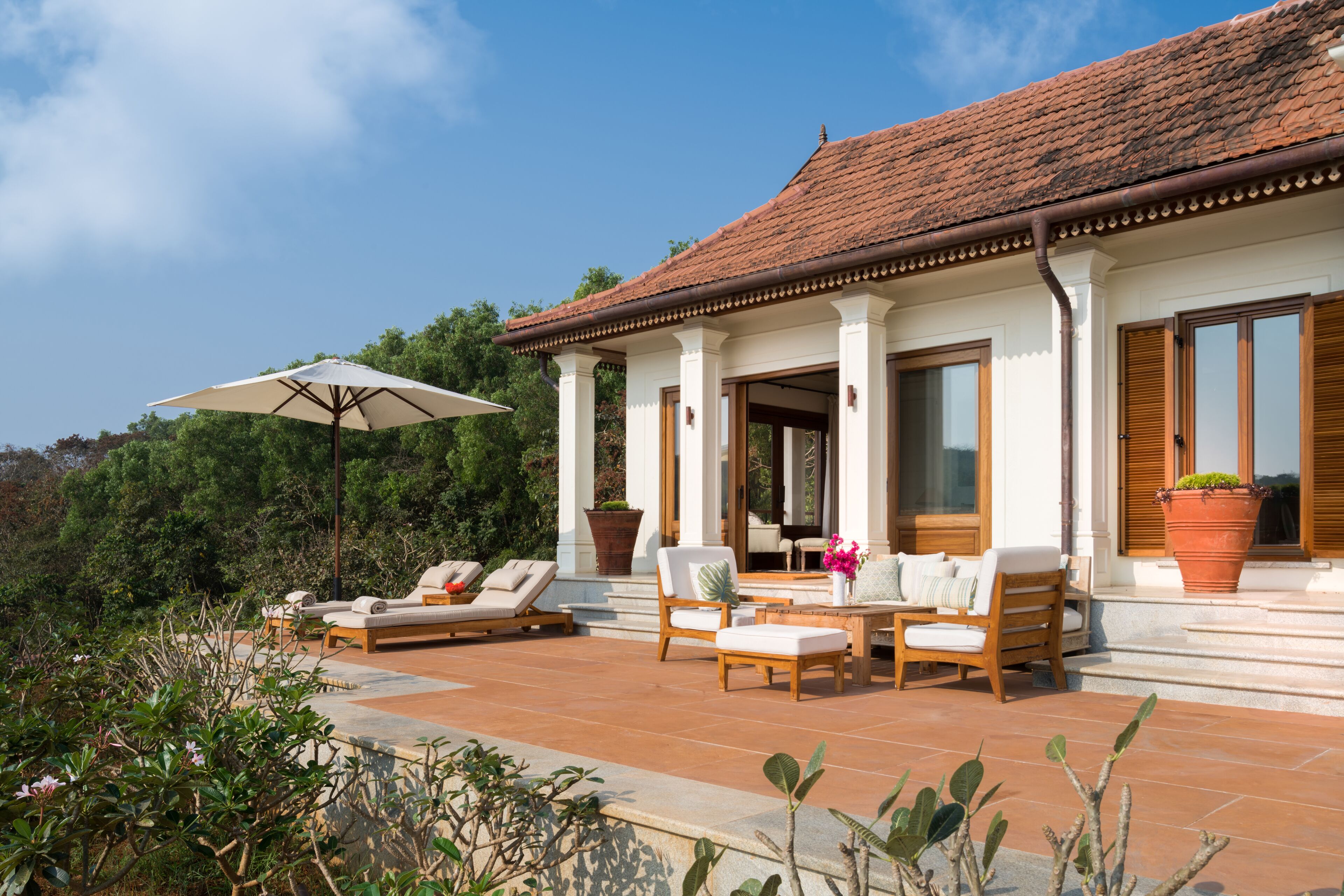 1 chambre, minibar, coffres-forts dans les chambres, bureau