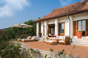 Junior Suite, Ocean View | 1 bedroom, minibar, in-room safe, desk