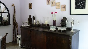 Café da manhã feito na hora grátis todos os dias