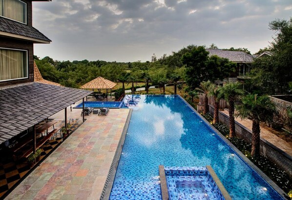 Outdoor pool - Samskara Resort & Spa Jaipur (Jaipur)