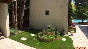 Pintu masuk properti