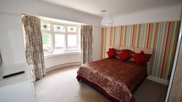 Classic Villa, 5 Bedrooms | 1 bedroom, free WiFi