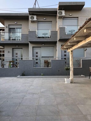 Front of property - Lena Apartments (Thasos)