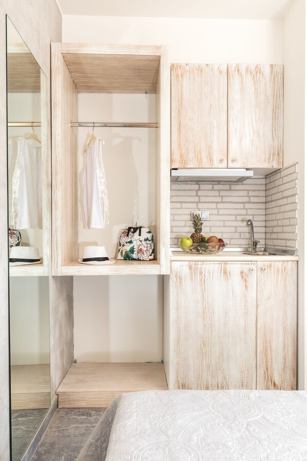 Studio | Private kitchenette | Fridge, cookware/dishes/utensils - Lena Apartments (Thasos)