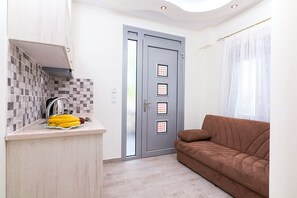 Fridge, cookware/dishes/utensils - Lena Apartments (Thasos)