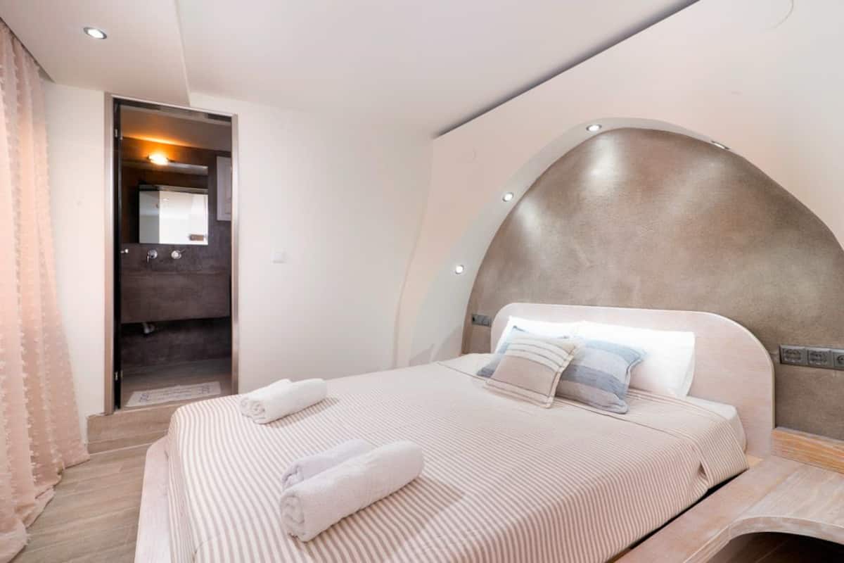 Apartment, Ensuite | Soundproofing, WiFi (free), bed sheets
