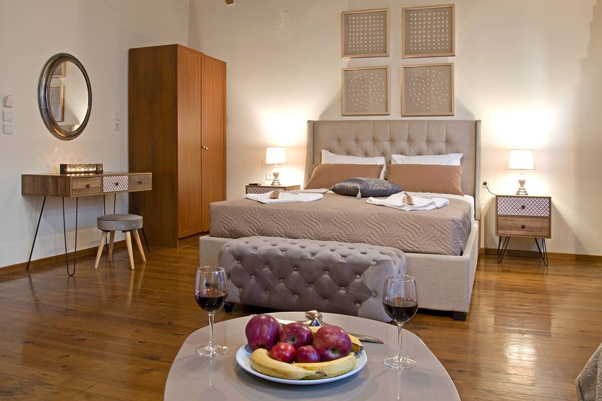 Superior Double Room, 1 Bedroom | 1 bedroom, pillowtop beds, in-room safe, laptop workspace