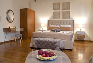 1 bedroom, pillow-top beds, in-room safe, individually decorated - Casa del Mar Hotel (Chania)