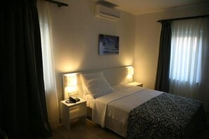 Minibar, in-room safe, desk, free WiFi - Anemos Hotel (Gökçeada)