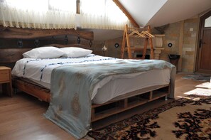 Premium bedding, down duvets, in-room safe, individually decorated - Uchisar Stone House (Nevsehir)