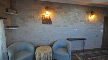 Junior Room | Premium bedding, down comforters, in-room safe, individually decorated