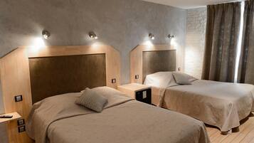 Premium bedding, in-room safe, individually decorated