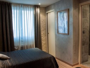 Deluxe Double Room | Premium bedding, in-room safe, individually decorated - La Glycine (Benouville)