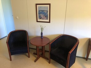 Appartement, 4 chambres | Coin séjour