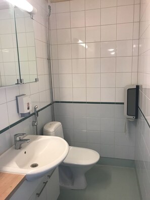 Huoneisto, 4 makuuhuonetta | Kylpyhuone | Suihku, ilmaiset hygieniatuotteet, hiustenkuivaaja
