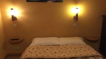 Iron/ironing board, free WiFi, bed sheets