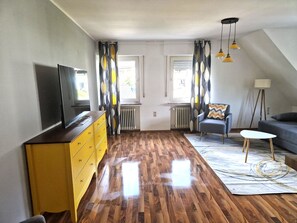 Business Apartment | Bathroom | Shower, towels - Hotel Engelskirchen (Engelskirchen)