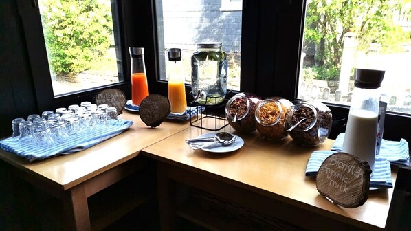 Petit déjeuner buffet (14 EUR par personne)