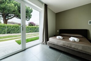 Desk, rollaway beds, free WiFi, bed sheets - Garda Guest House (Lazise)