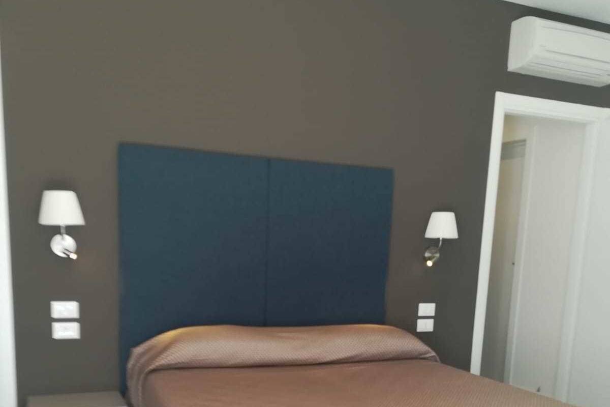 Habitación familiar | Escritorio, camas extra, wifi gratis y ropa de cama