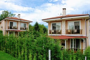 Premium Villa, 4 Bedrooms, Pool View, Garden Area | Premium bedding, individually furnished, desk, laptop workspace - Premium Sapanca Resort (Sapanca)