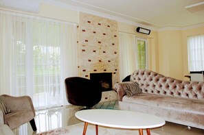 Premium-Villa, 4 Schlafzimmer, Poolblick, zum Garten hin