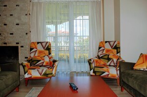 Premium-Villa, 4 Schlafzimmer, Poolblick, zum Garten hin