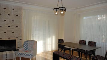 Villa Premium - 4 sovrum - eldstad - sjöutsikt | Familjerestaurang