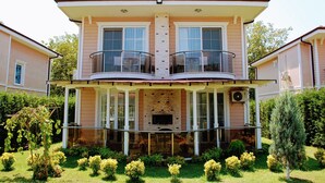Villa – premium, 4 soverom, bassengutsikt, hageområde
