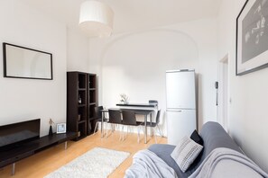 Apartment, 1 Bedroom, Non Smoking | Living area | Flat-screen TV - Platinum Apartments next to Hyde Park 9988 (London)
